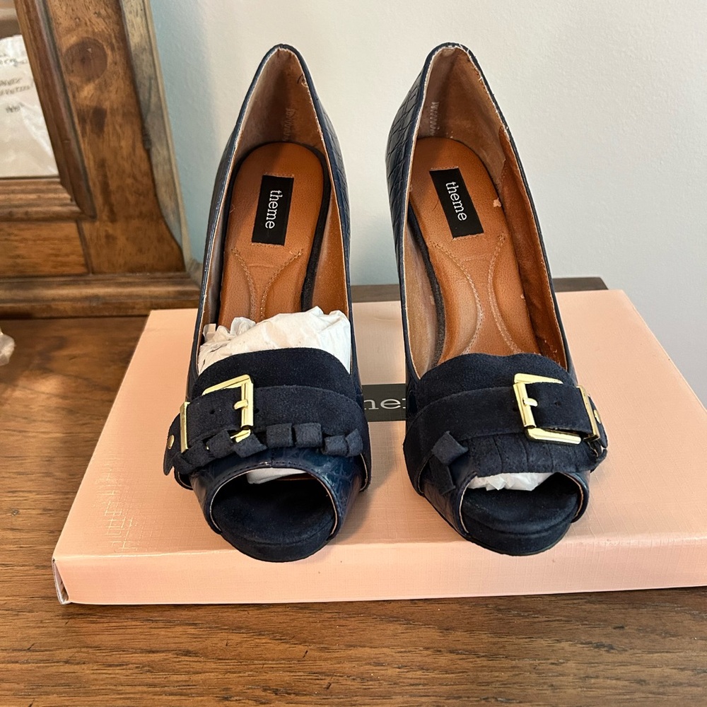 Theme Navy Diva Heels
